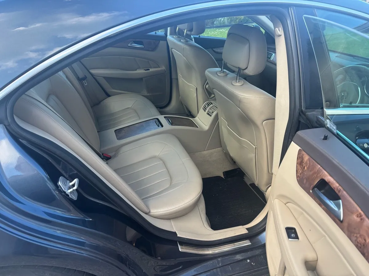 Car - Image 4