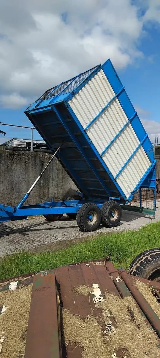 2 Silage Trailers & Silage Harvester - Image 4