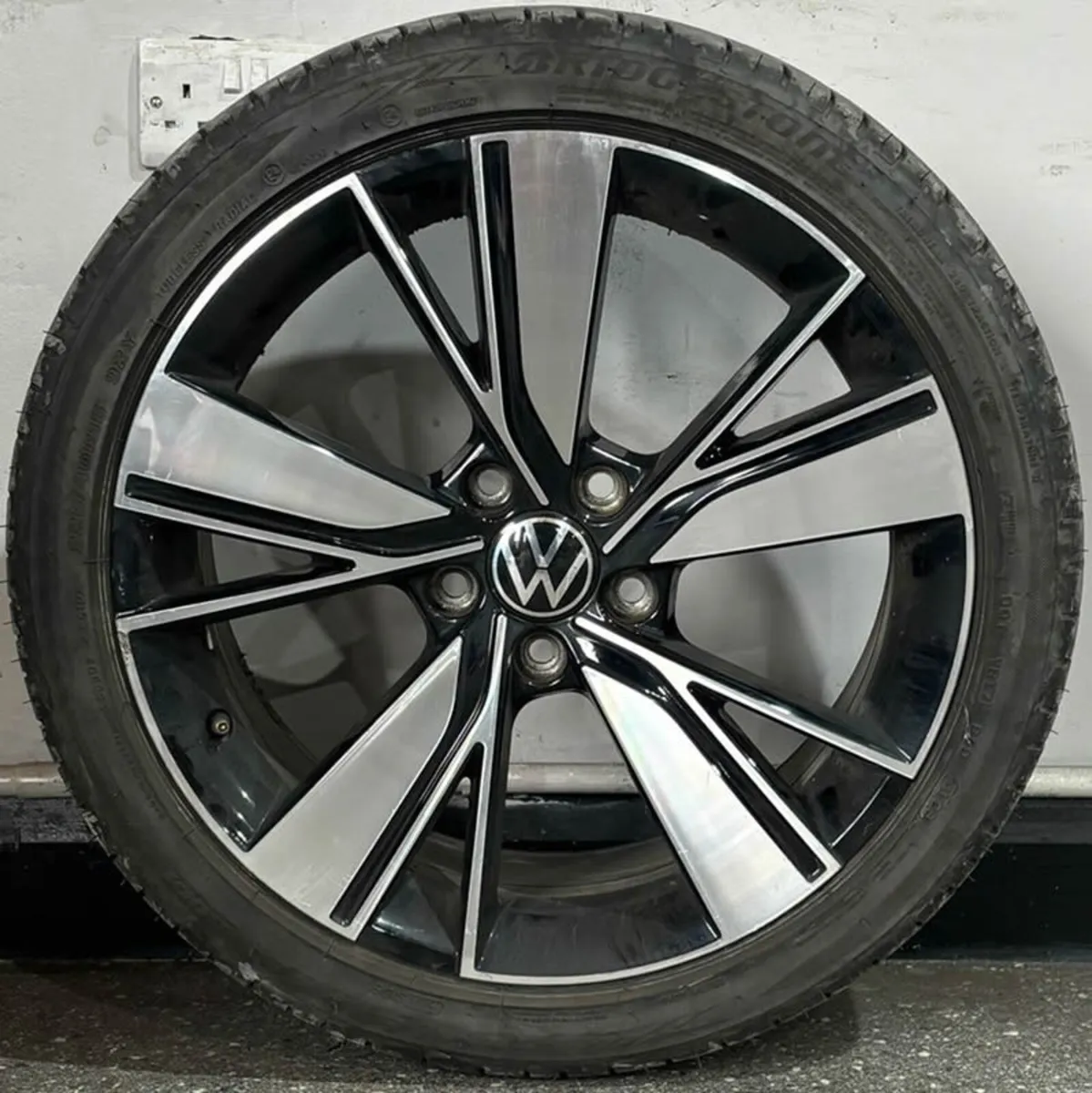18" Genuine VW GOLF Bakersfield Alloy  BRIDGESTONE - Image 2