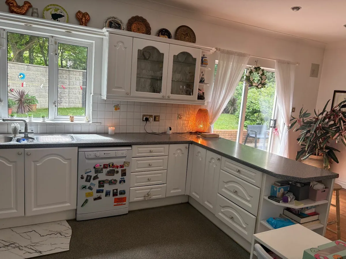 kitchen units including range style cooker - Image 3