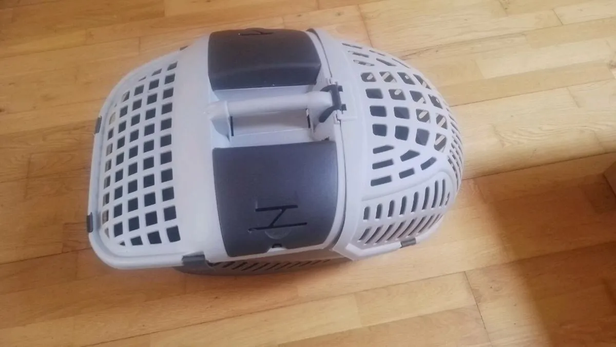 Pet transporter travel unwanted gift can deliver - Image 1