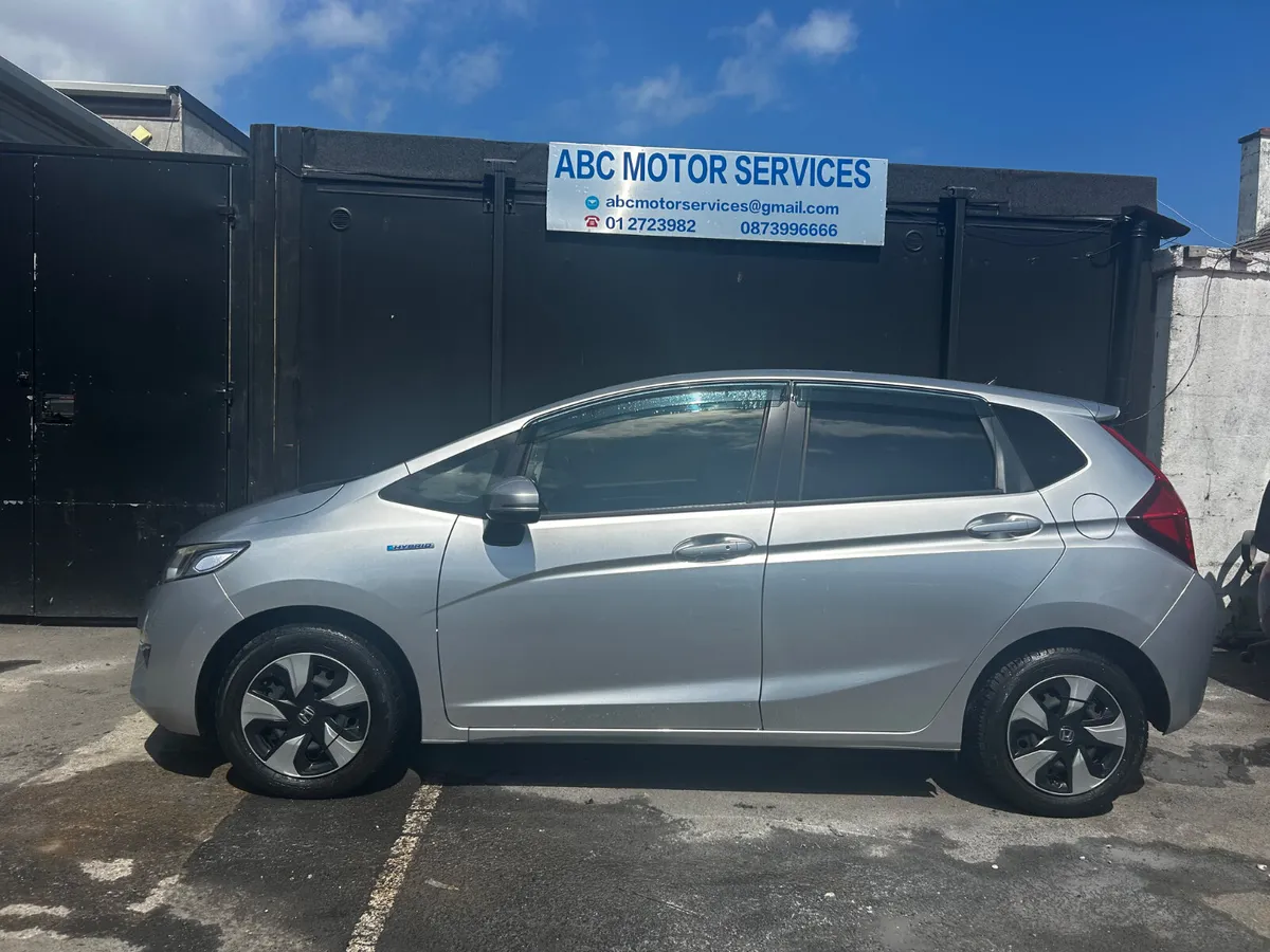2017 HONDA FIT PETROL HYBRID - Image 3