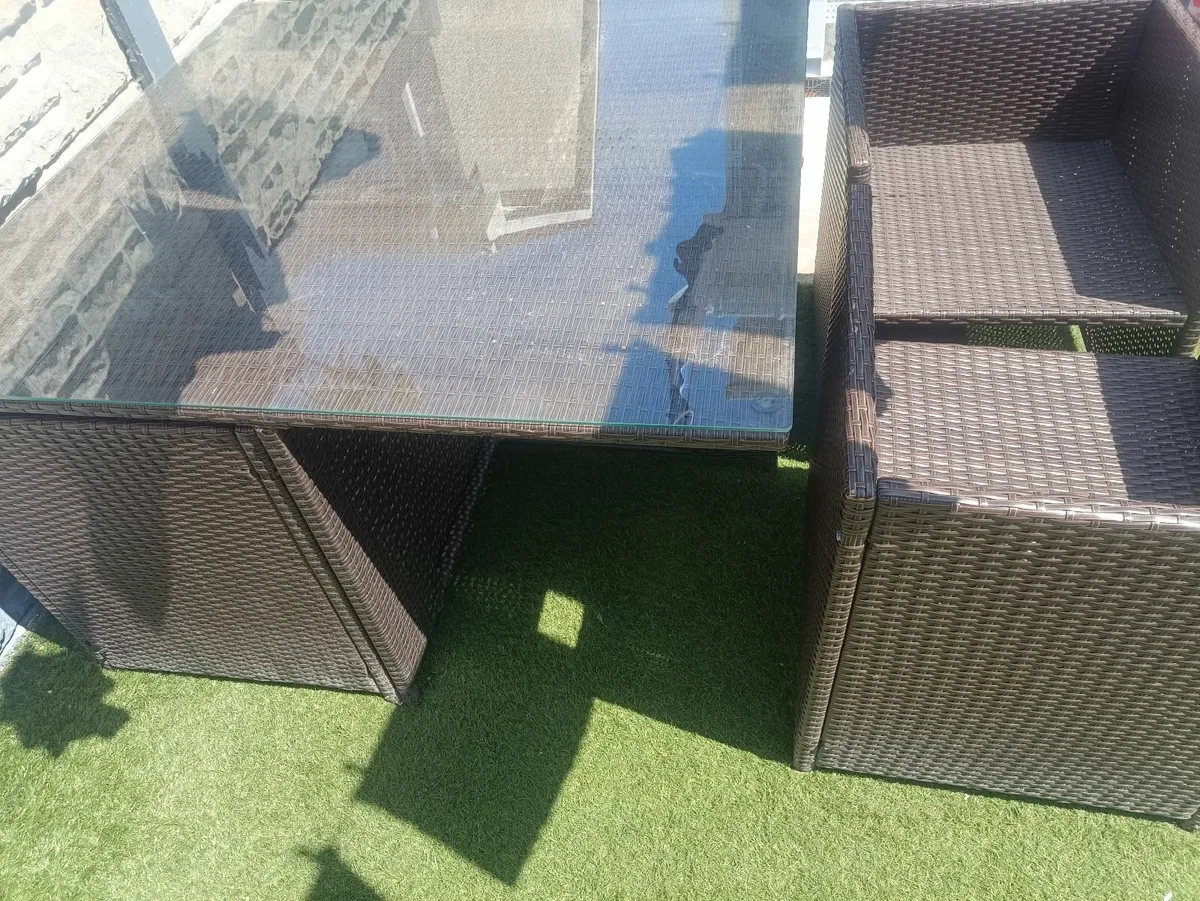 Garden table & chairs - Image 3