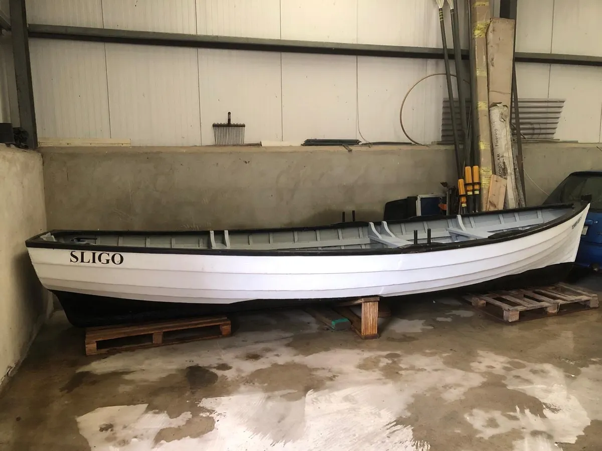 Fishing boat - Image 2