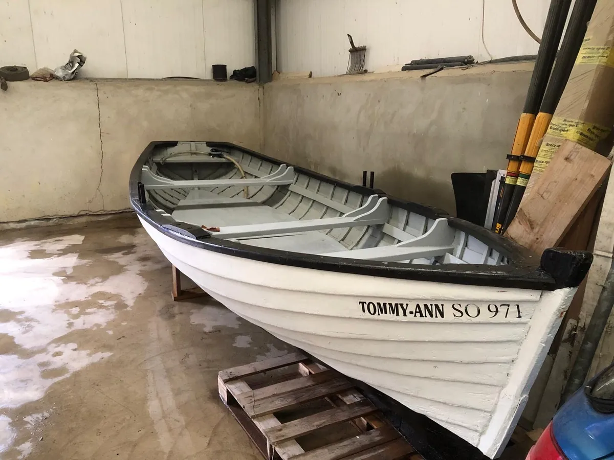 Fishing boat - Image 3