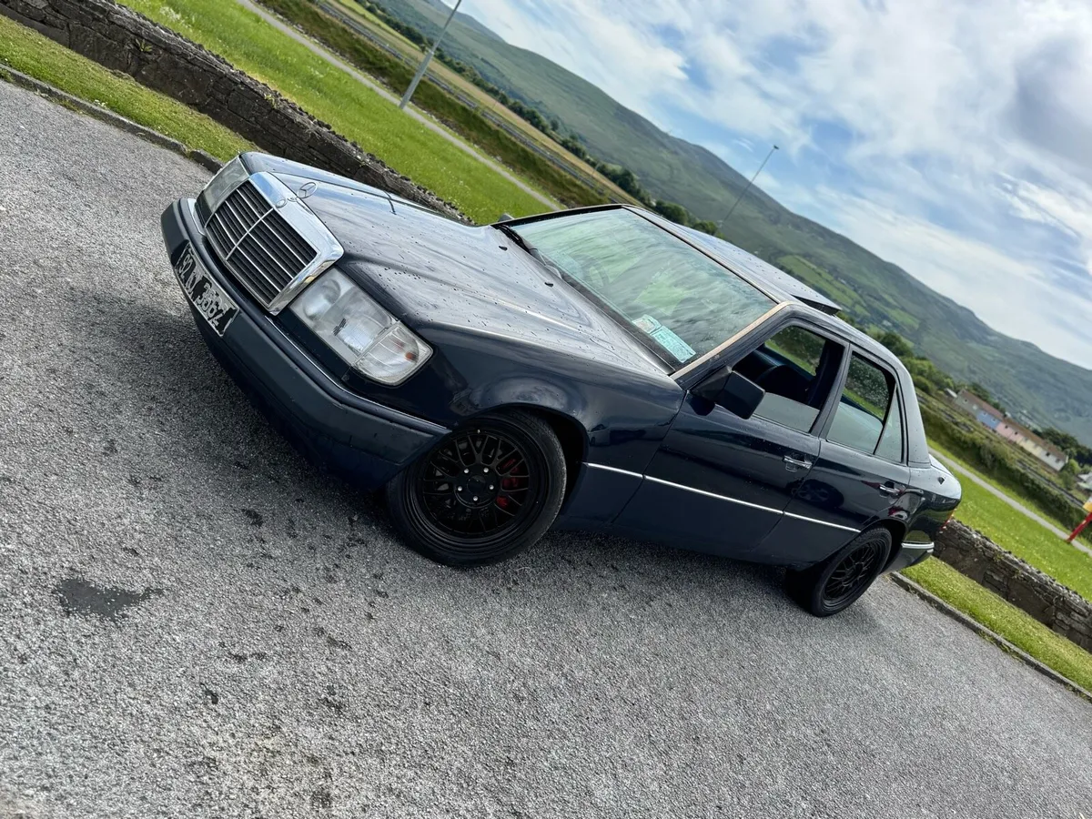 1992 W124 E230 2.3p Auto Sunroof - Image 1