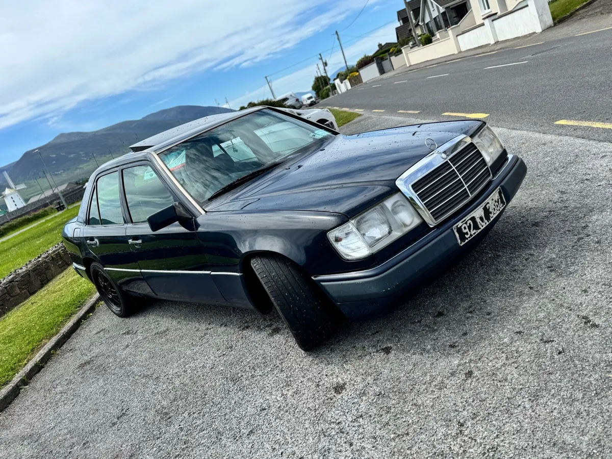 1992 W124 E230 2.3p Auto Sunroof - Image 2