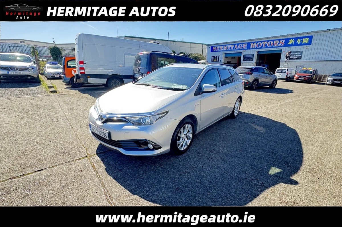 2015 Toyota Auris Hybrid 1.8 - Image 1