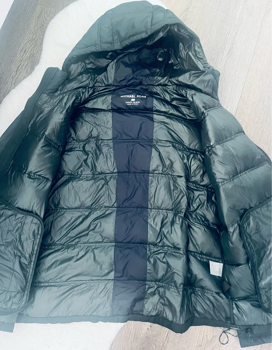 In excellent condition clothes - Image 1