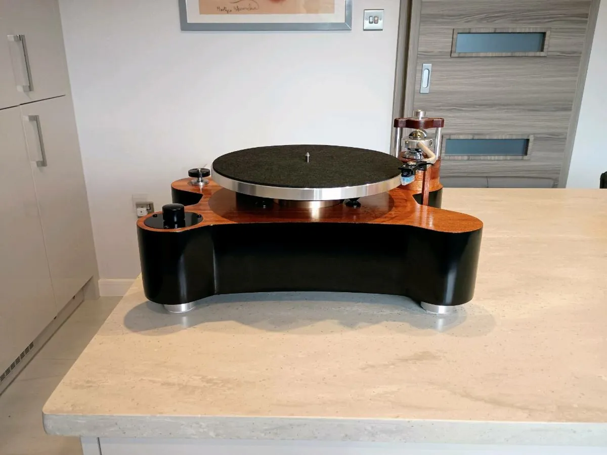 Turntable - Image 1