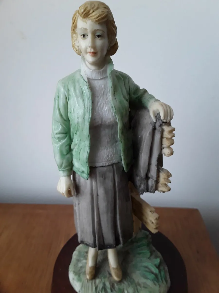 Vintage ornament in perfect condition - Image 1