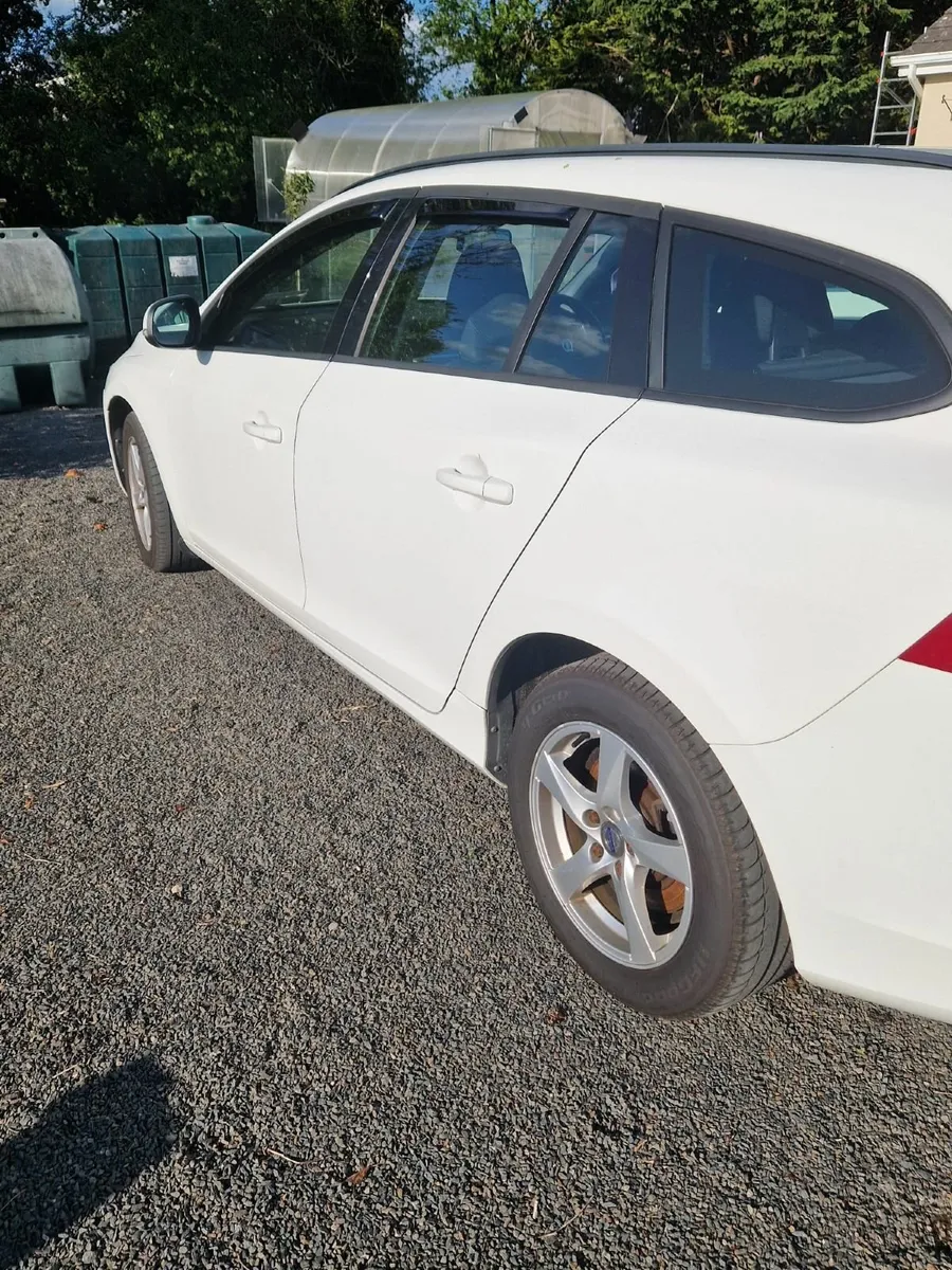 Volvo V60 2017 - Image 2