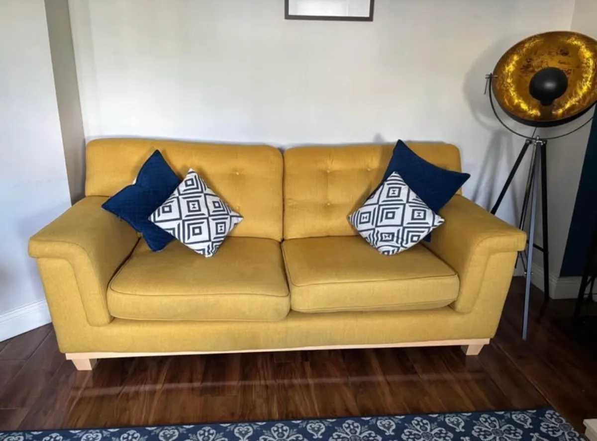 2 ezliving couches - Image 1
