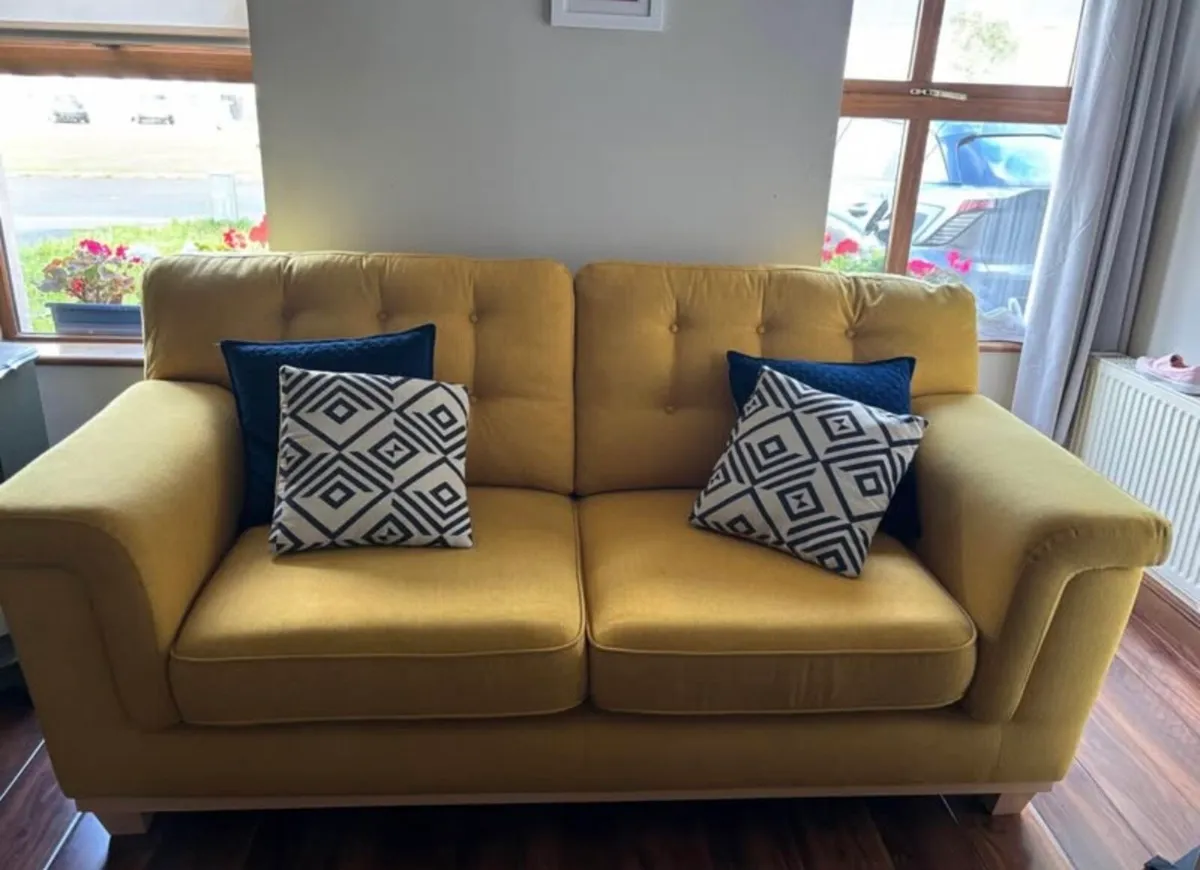 2 ezliving couches - Image 2