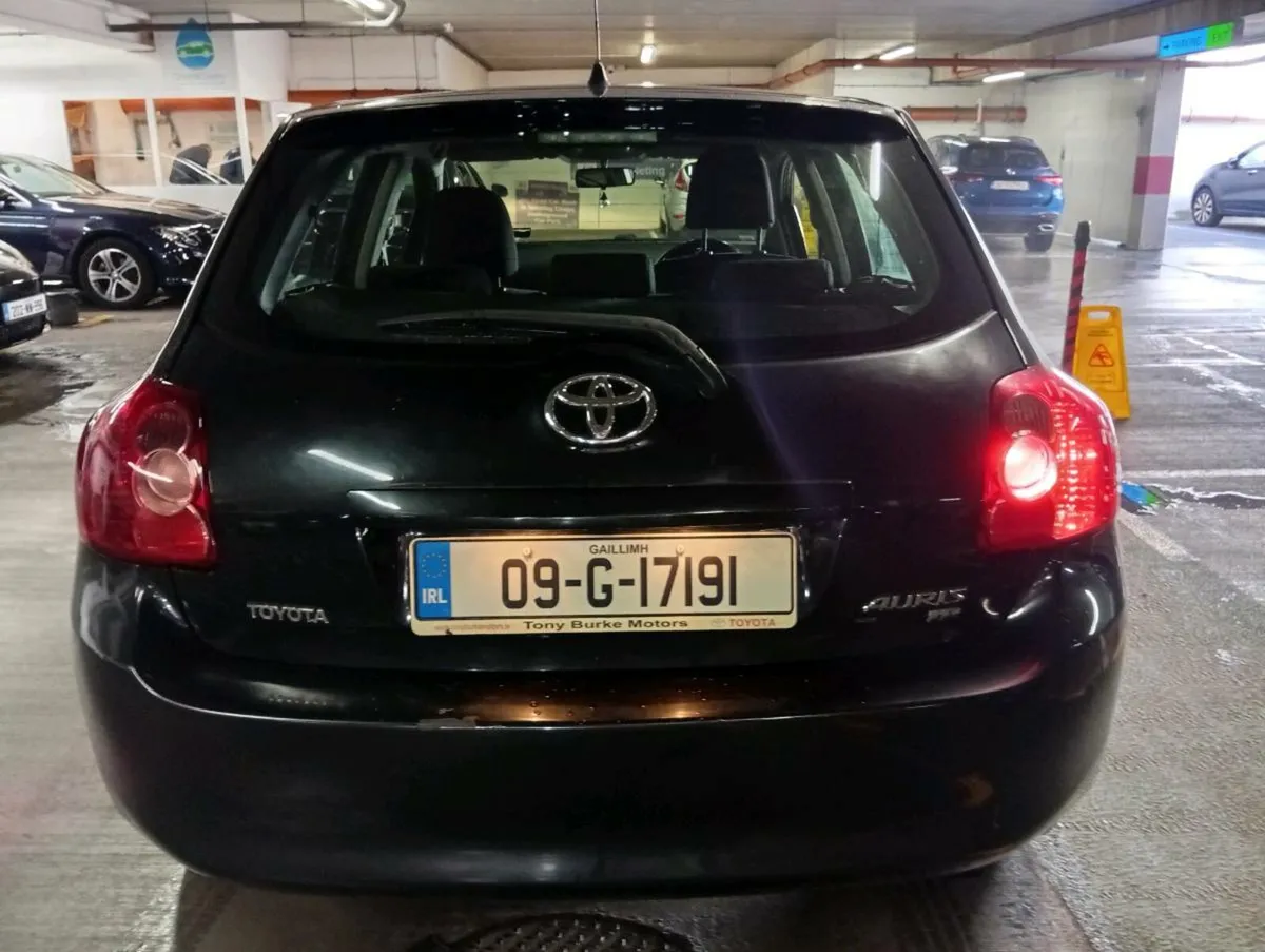 2009 Toyota Auris 1.3 Petrol Hatchback - Image 3