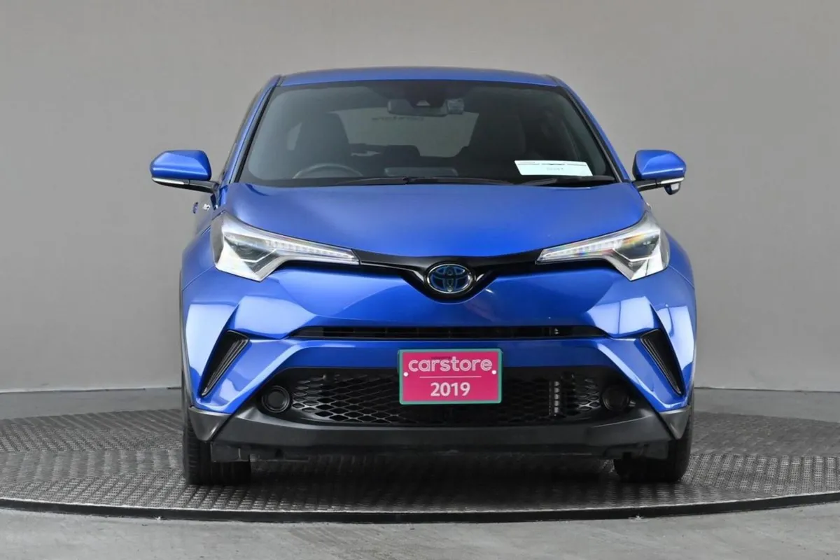 Toyota C-HR 1.8 Hybrid  reverse Cam android Auto - Image 2