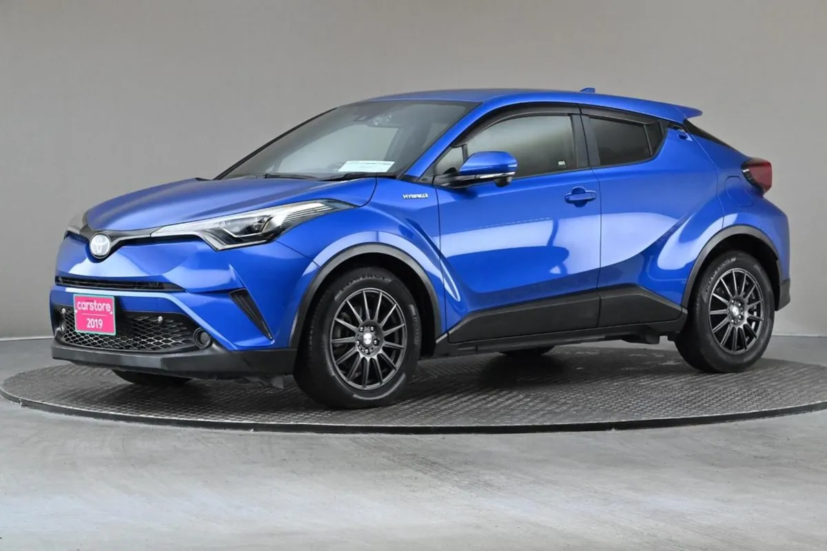 Toyota C-HR 1.8 Hybrid  reverse Cam android Auto - Image 4