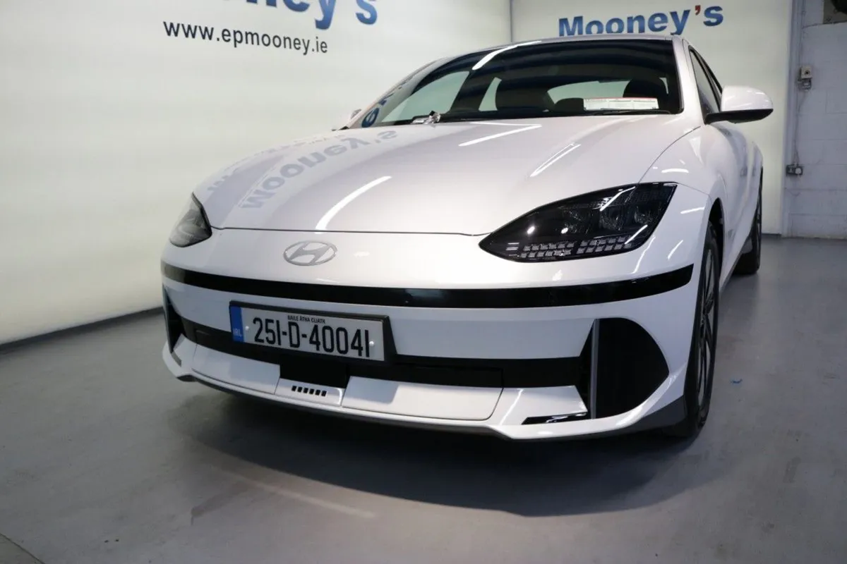 Hyundai Ioniq 6 Signature 53 kWh Brand New PRE RE - Image 3
