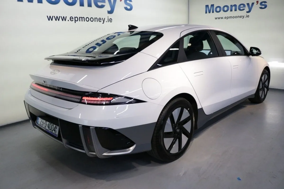 Hyundai Ioniq 6 Signature 53 kWh Brand New PRE RE - Image 4