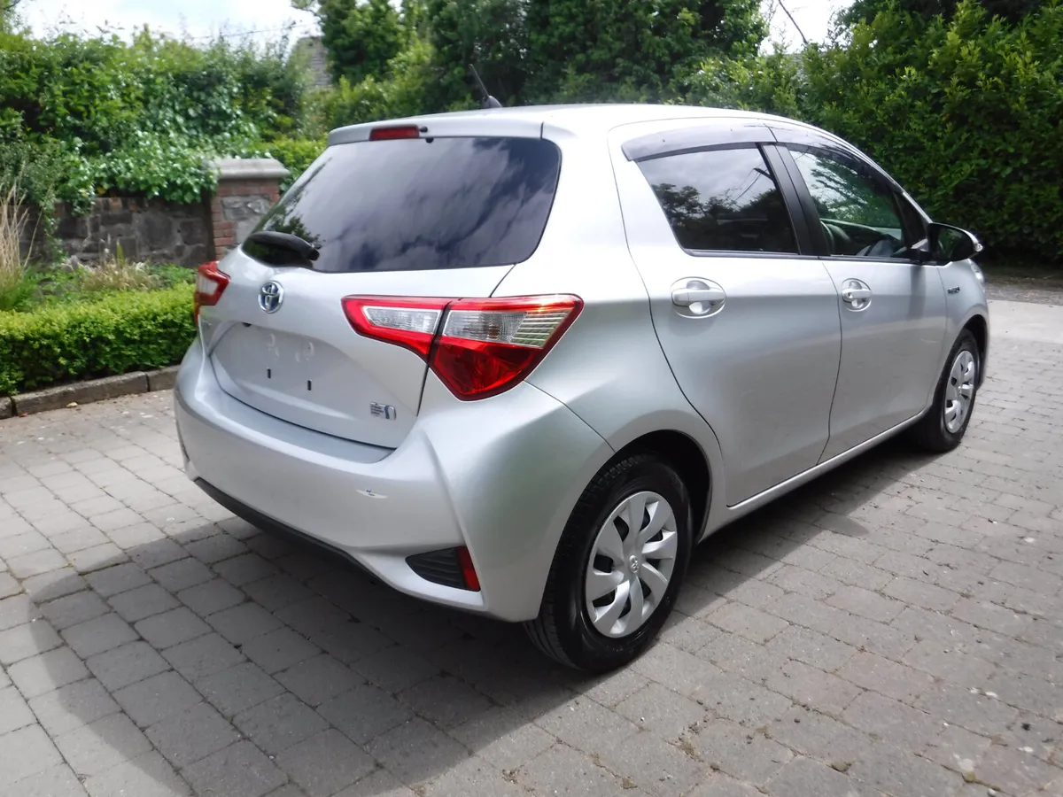 TOYOTA YARIS VITZ 1.5 AUTO HYBRID ANDROID+CARPLAY - Image 3