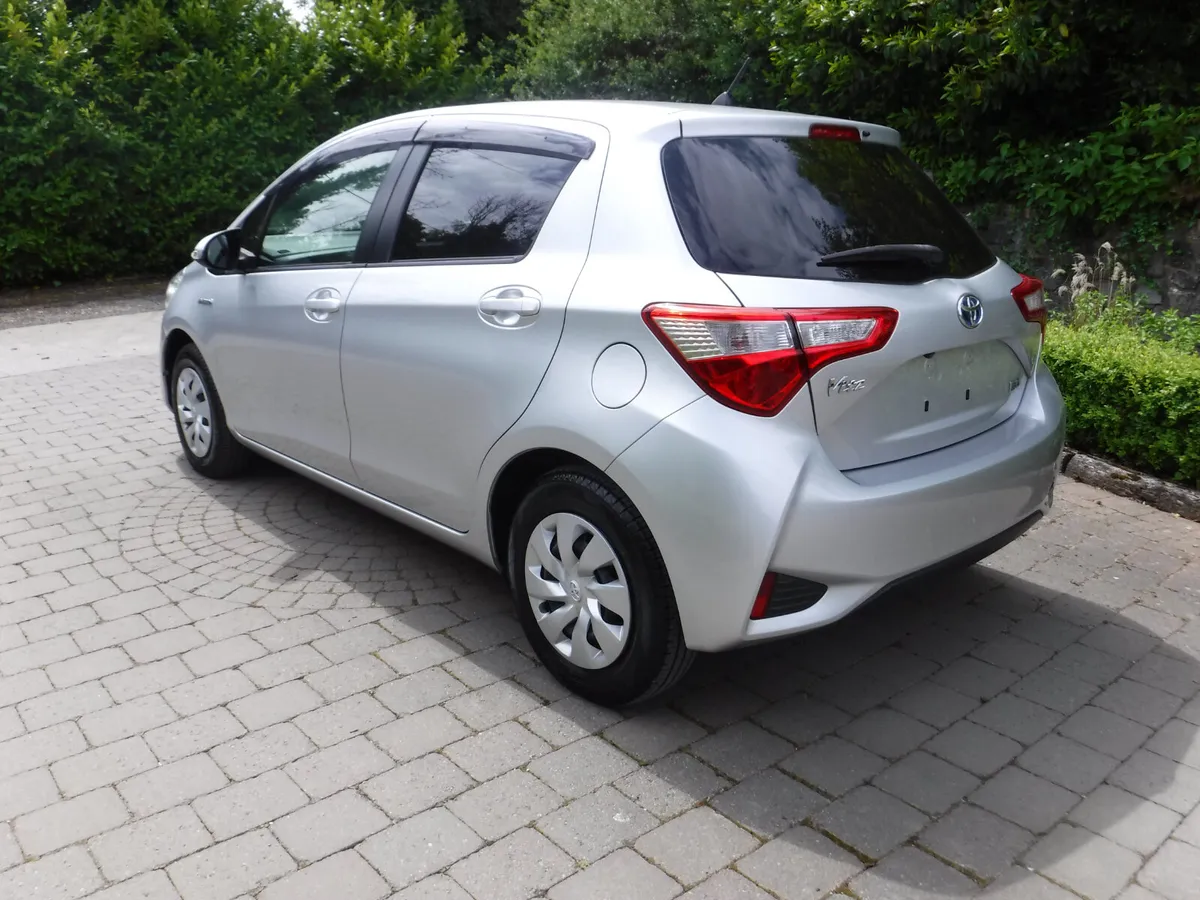 TOYOTA YARIS VITZ 1.5 AUTO HYBRID ANDROID+CARPLAY - Image 4