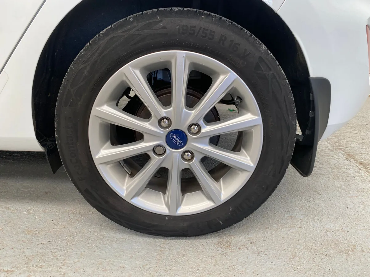 2021 FIESTA 1.0T TITANIUM 5DR 95PS - Image 4