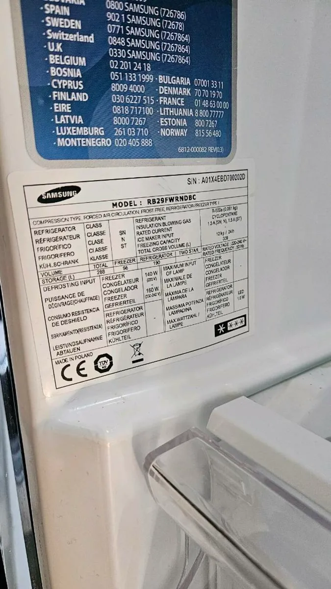 SAMSUNG 60/40 Fridge Freezer Black - Image 4