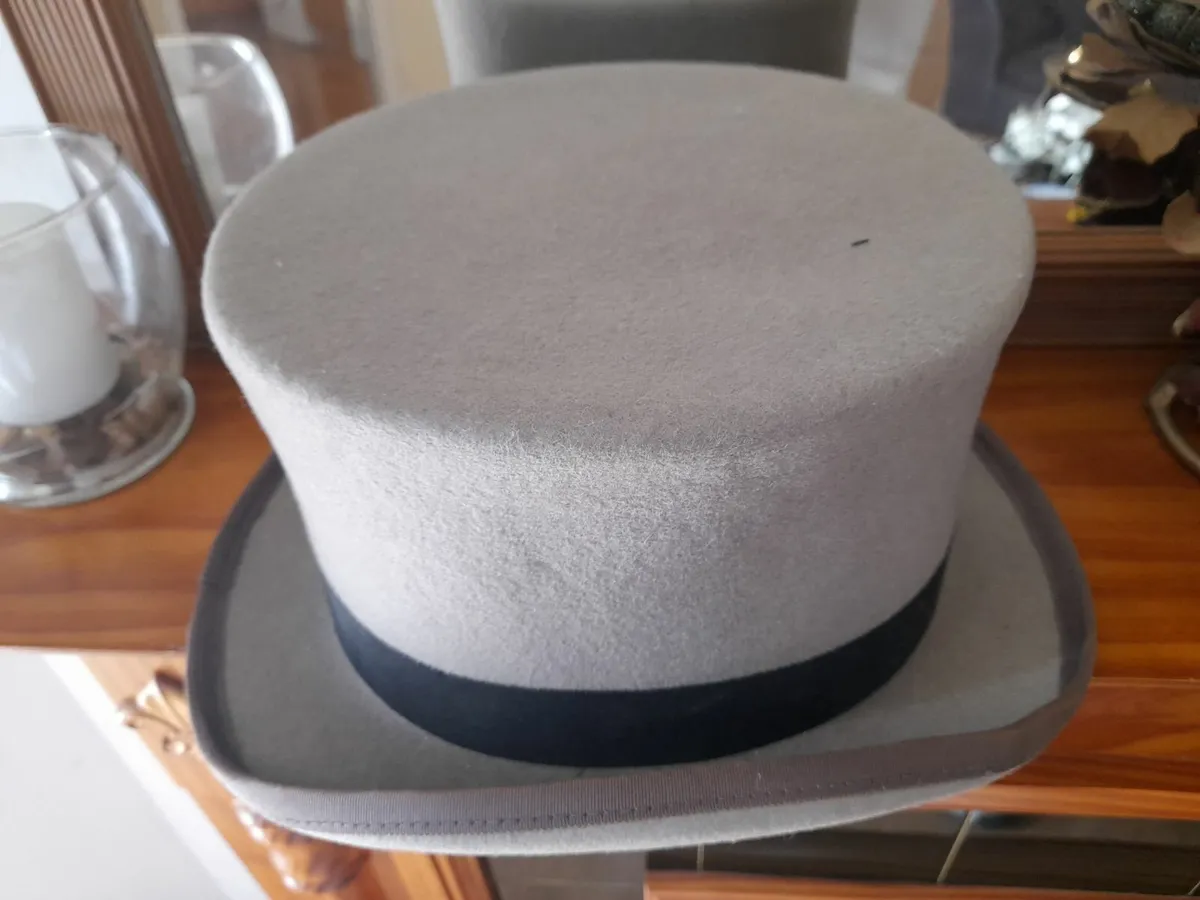 Grey Formal Ascot Top Hat. Red Lining. Top Quality - Image 1