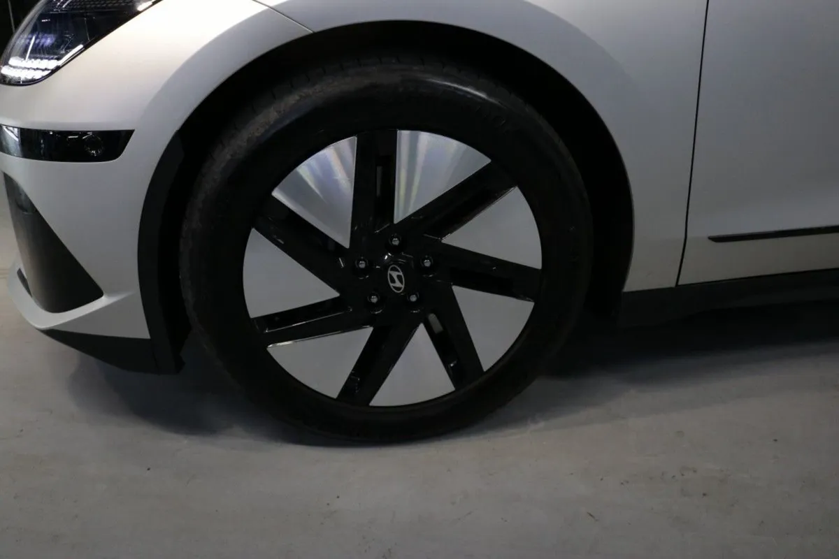Hyundai Ioniq 6 Elegance 77kwh EX Demo Saloon EV - Image 4