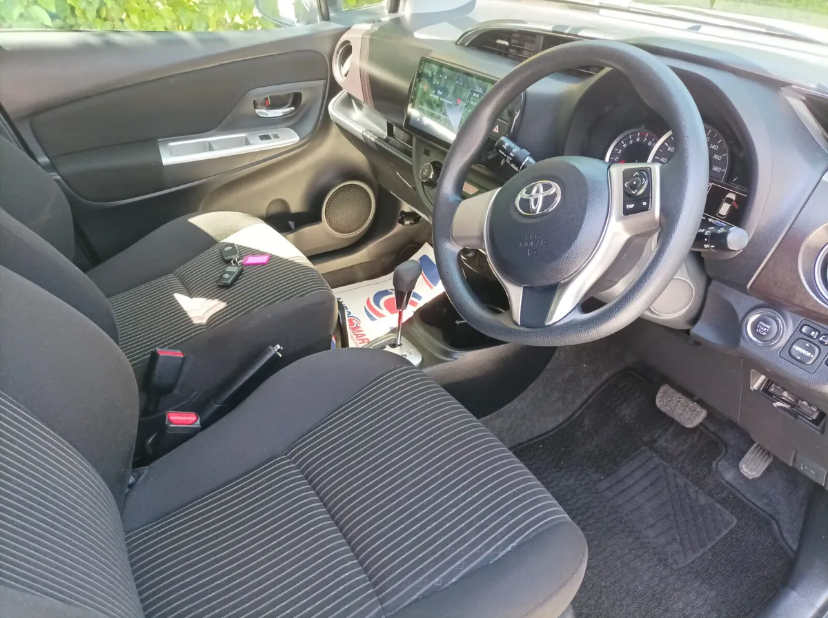 Toyota Yaris 1.3 4 Cylinder Automatic, 2015 - Image 3