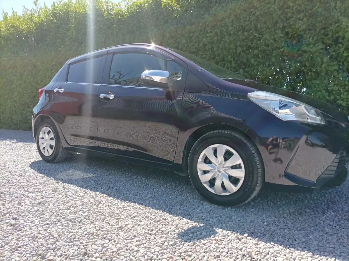 Toyota Yaris 1.3 4 Cylinder Automatic, 2015 - Image 1