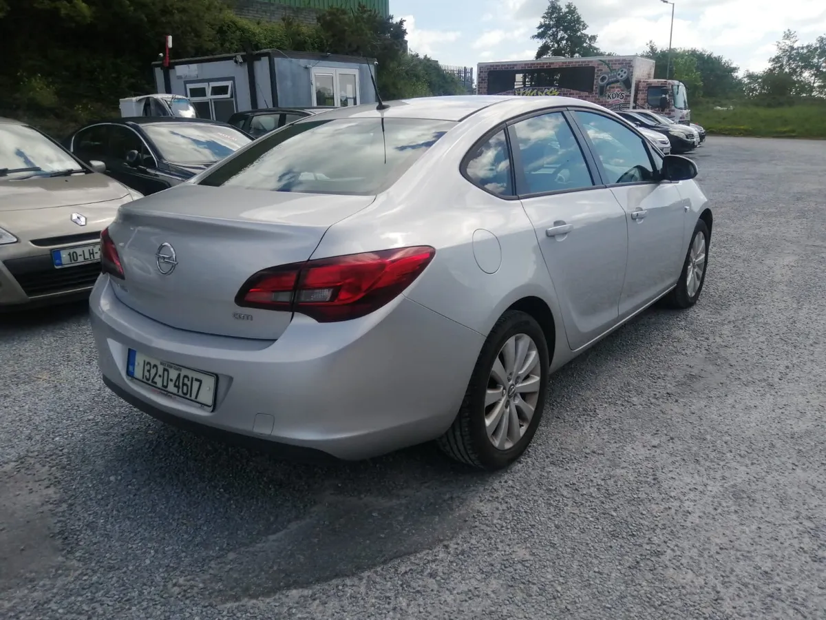 Opel Astra 2013 - Image 4