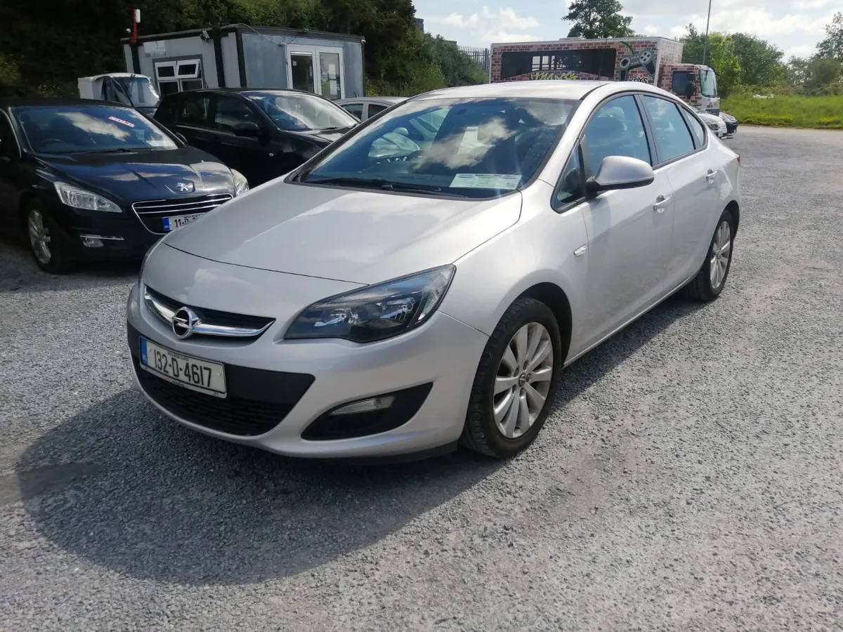 Opel Astra 2013 - Image 2