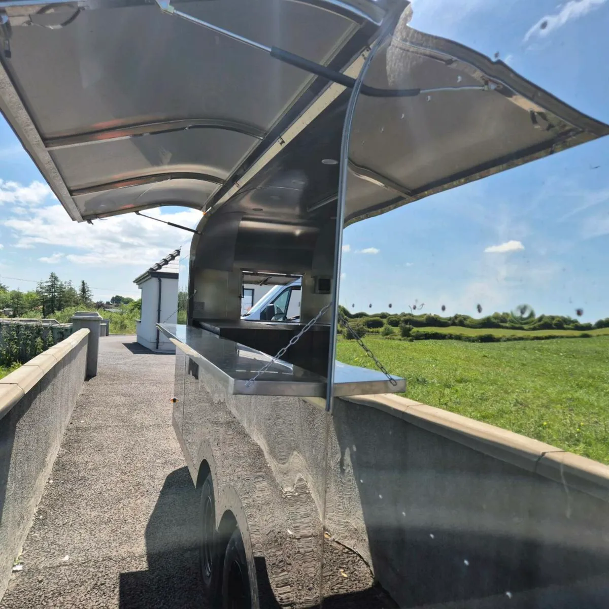 Catering trailer - Image 4