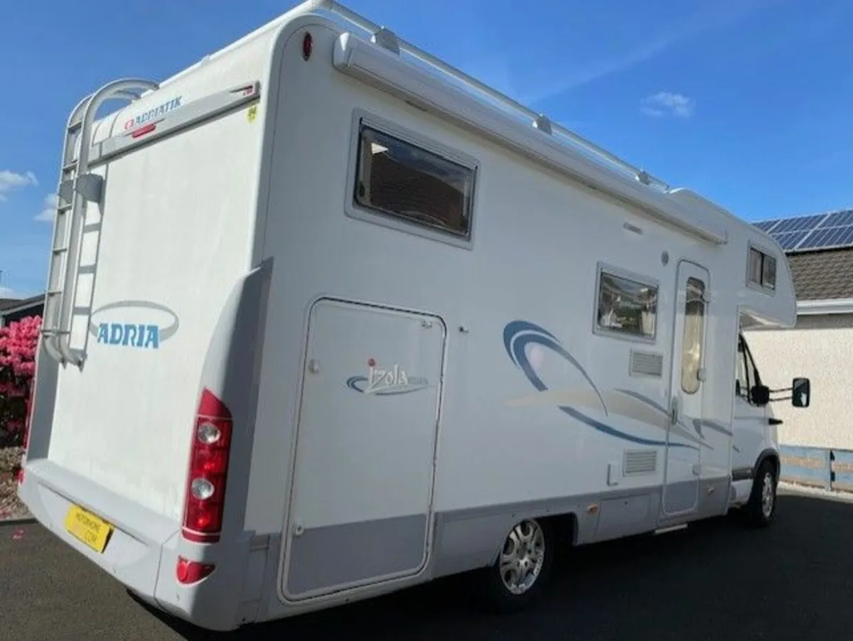 2009 ADRIA IZOLA 697SL COACHBUILT MOTORHOME - Image 4