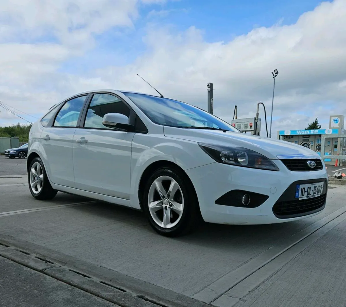 White Ford Focus - Image 1