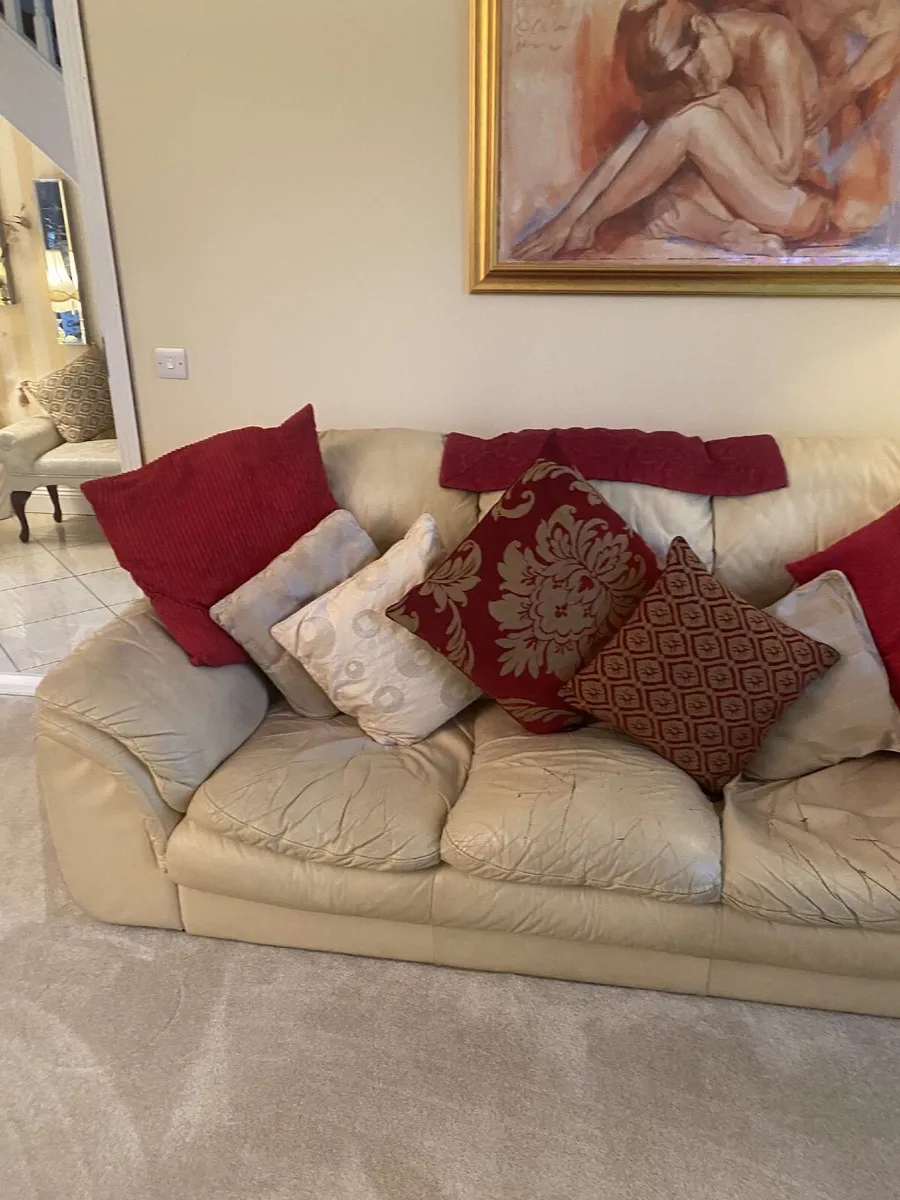 Couch - Image 2