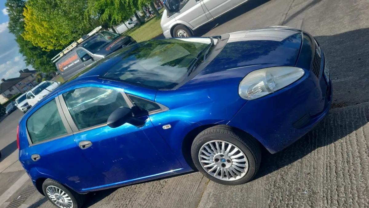 Car - Image 3