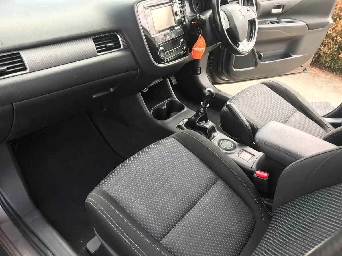 161 Mitsubishi Outlander 2.3 DI-D 6 Speed... - Image 2