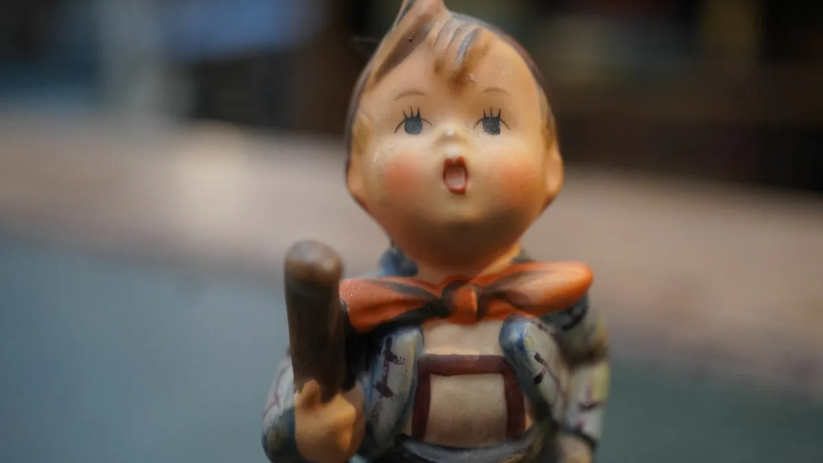 Goebel Hummel Figurine - Little Hiker - Image 4