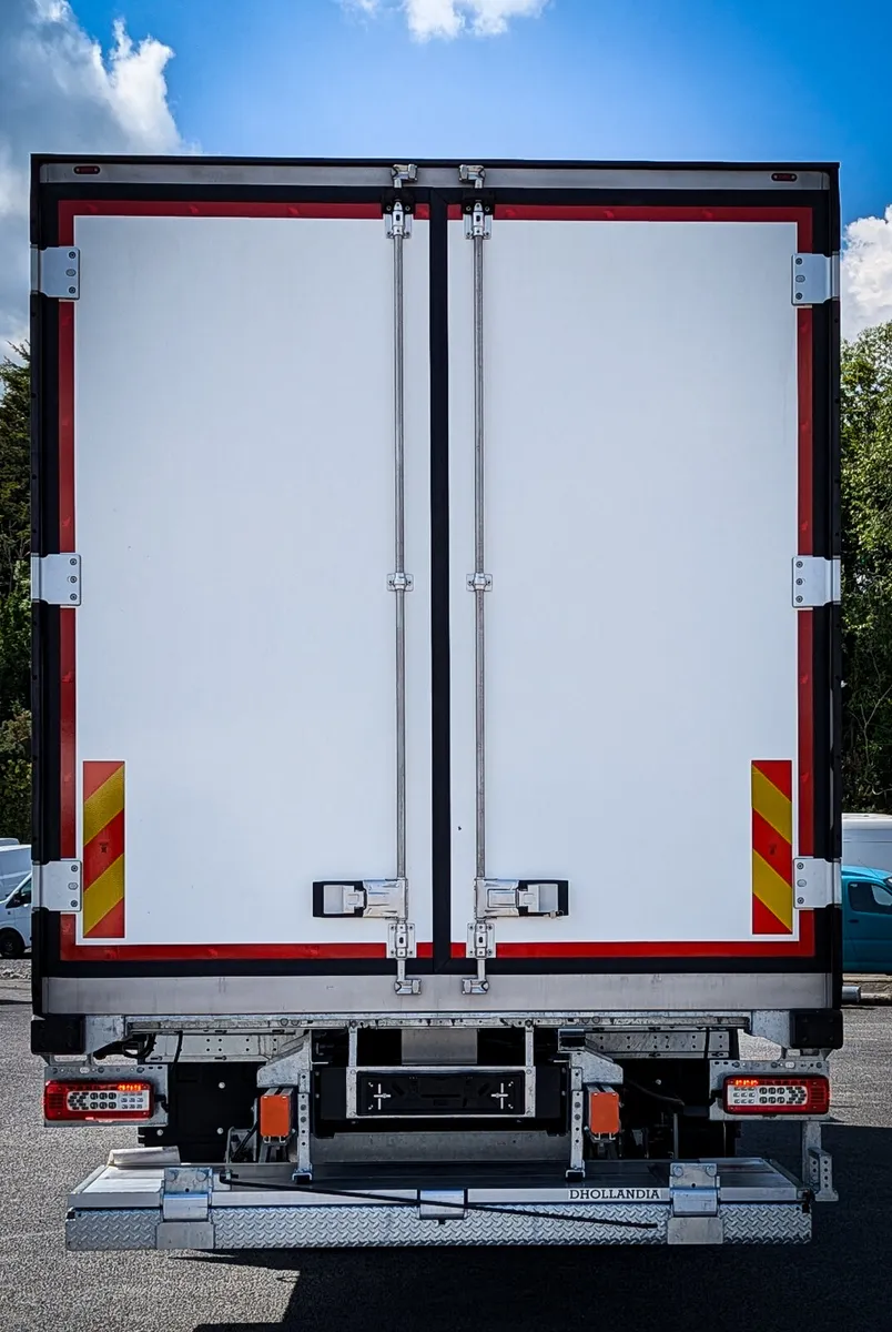 Schmitz Cargobull Fridge body on 2025 18T Renault - Image 3