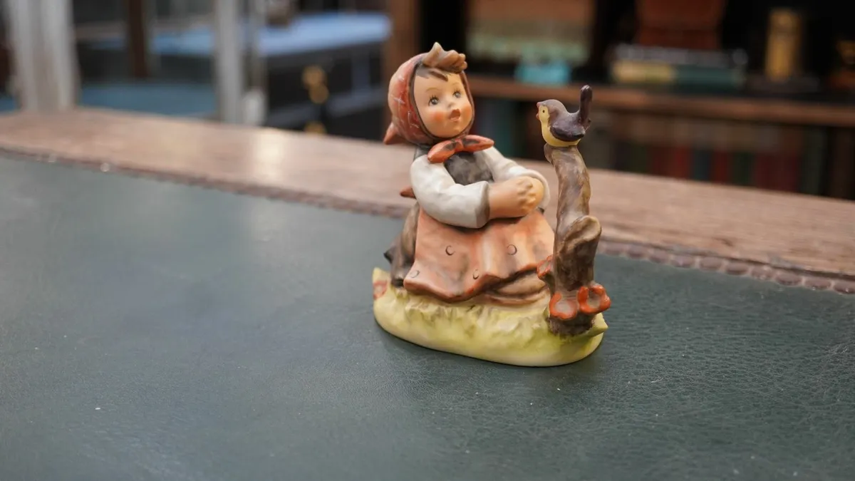 Goebel Hummel Figurine - In Tune - Image 1