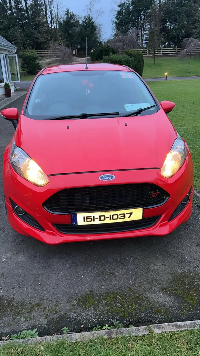 Ford Fiesta 2015 - Image 2