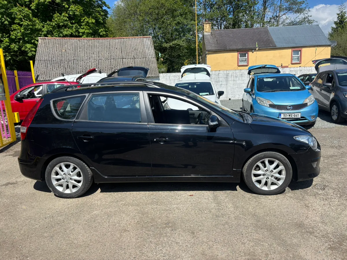 Clean Hyundai i30 Estate NCT Tax Warranty - Image 3