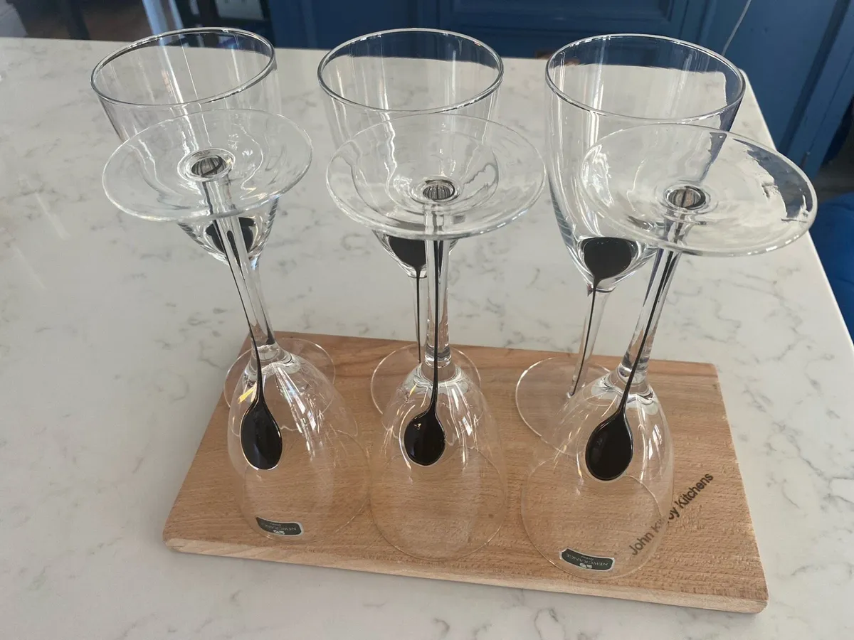 Wine glasses - Image 1