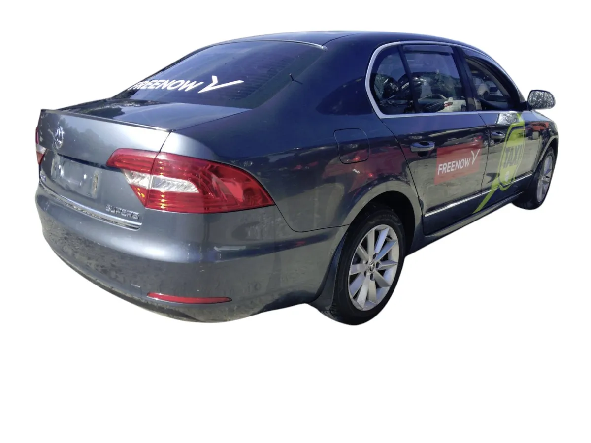 2015 SKODA SUPERB For Breaking/Dismantling - Image 3