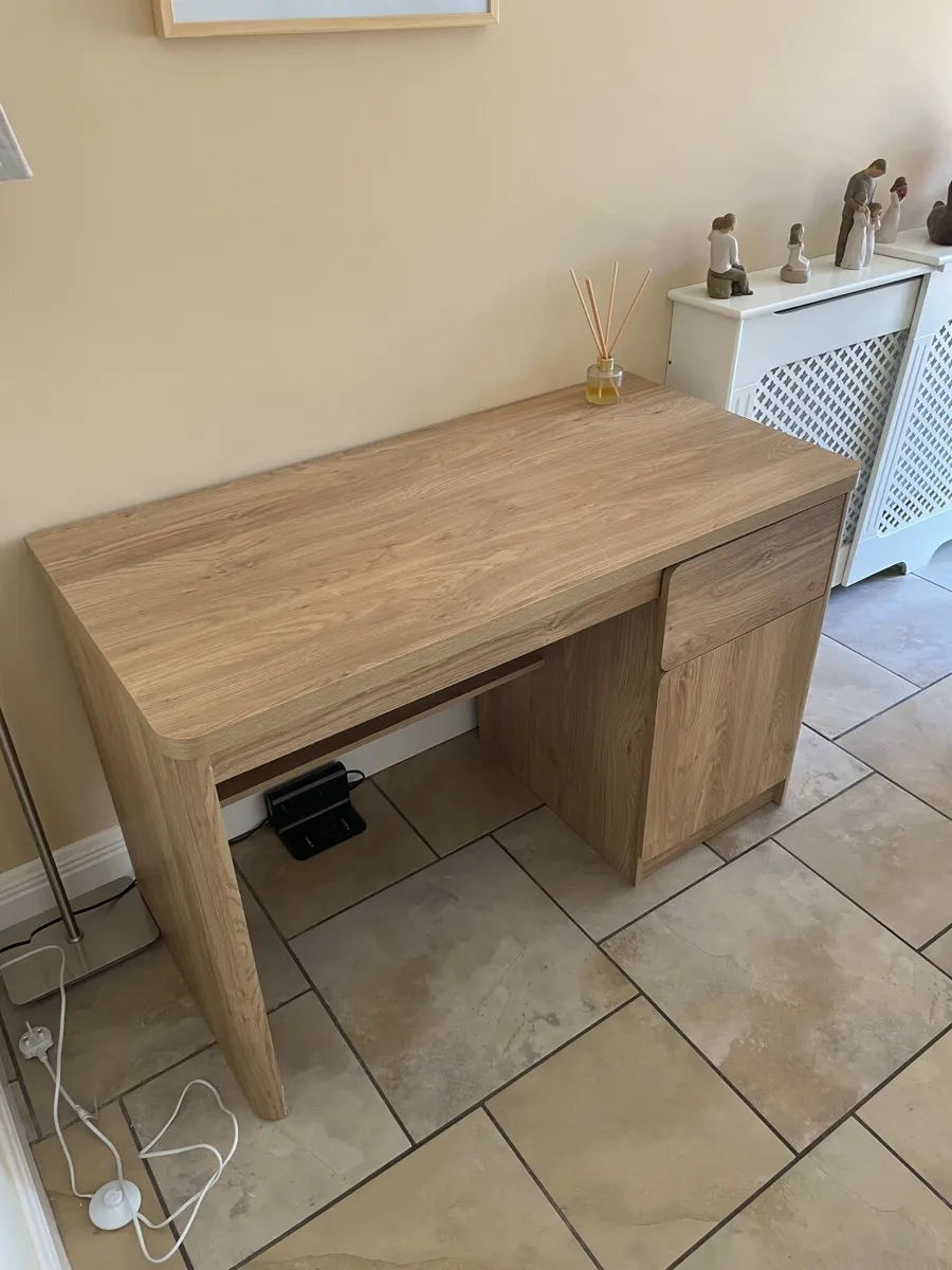 Desk - Image 4