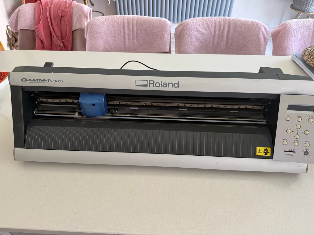 Roland Camm-1 servo GX -24 vinyl cutter - Image 2