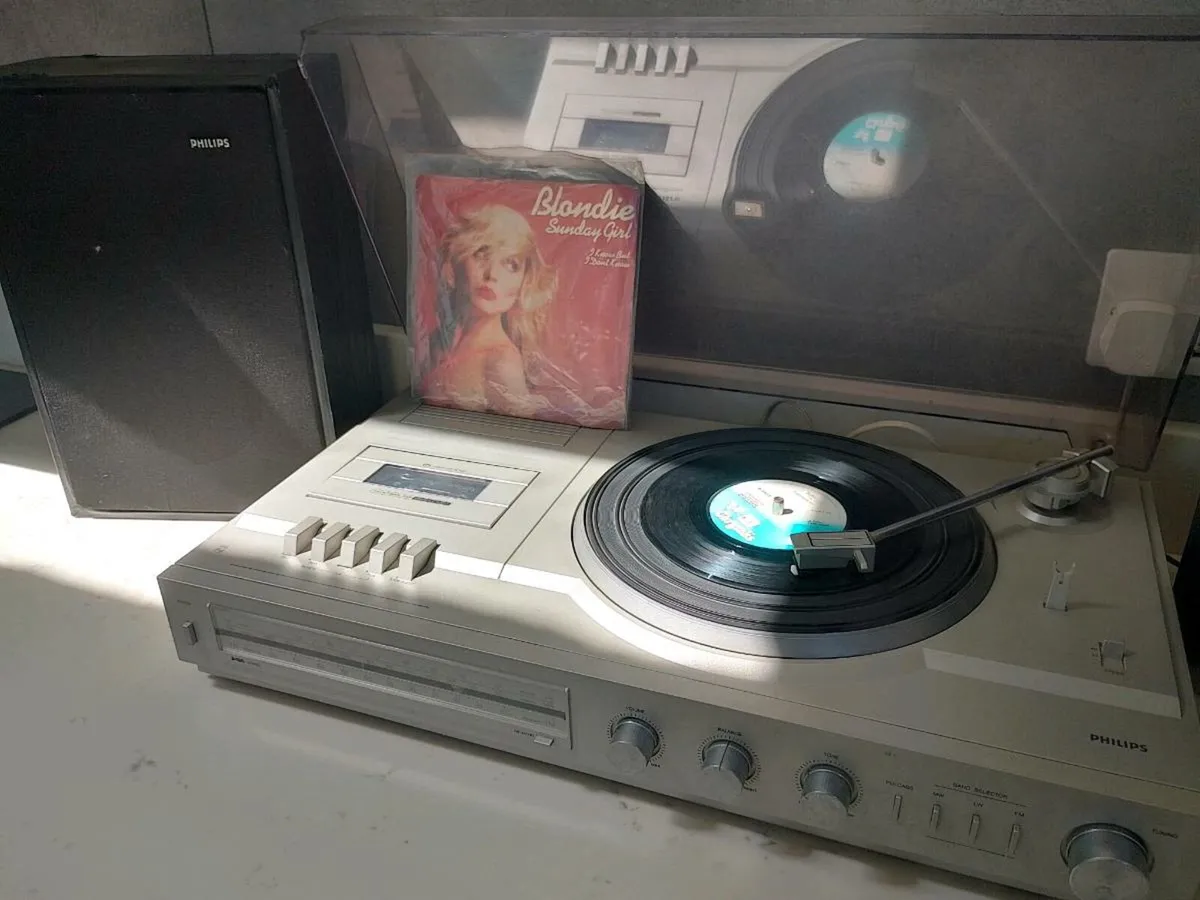 Music center - Image 1
