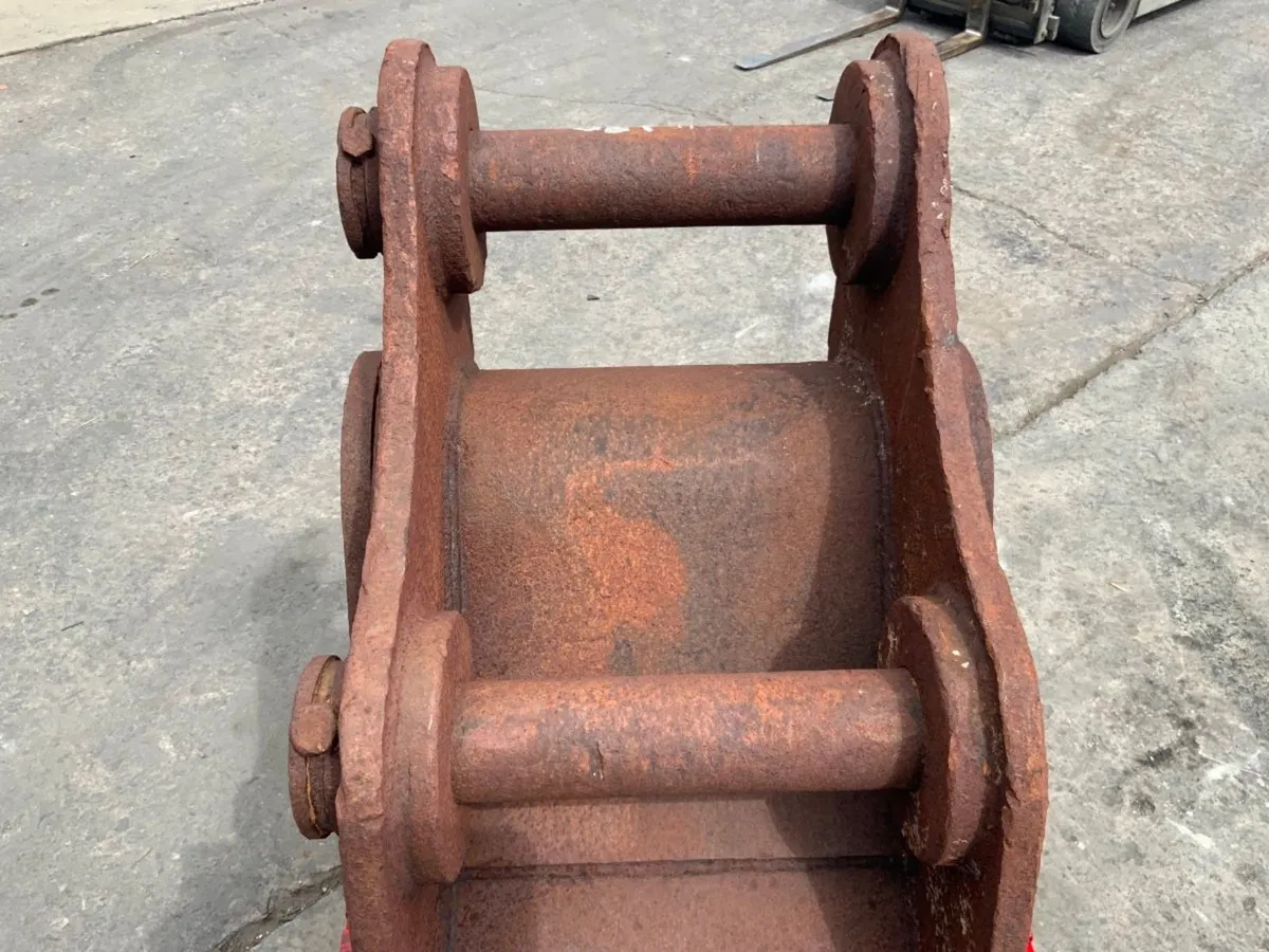 24"  STRICKLAND BUCKET.......80mm PINS......180. - Image 3